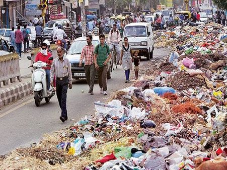 दिल्ली में कूड़े पर एलजी को सुप्रीम कोर्ट की फटकार, कहा- आप तो कहते हैं कि मैं सुपरमैन हूं