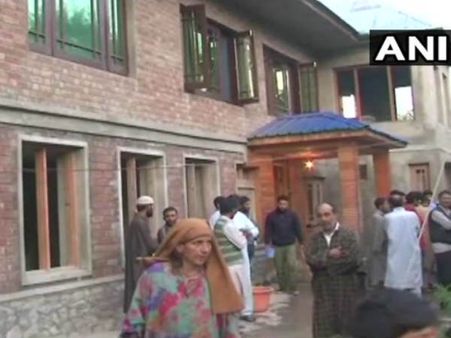 हाजिन में आतंकियों ने पीडीपी वर्कर की पत्‍नी का गला रेता