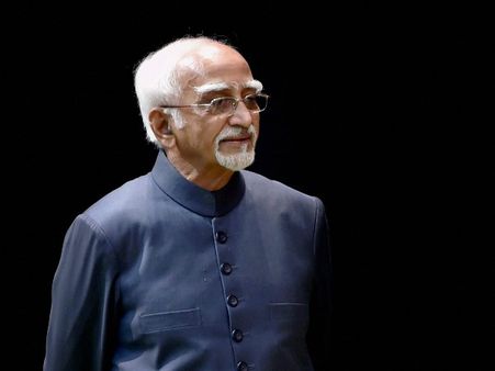 अलीगढ़ यूनिवर्सिटी में जिन्ना की तस्वीर लगी होने में क्या बुराई है: हामिद अंसारी
