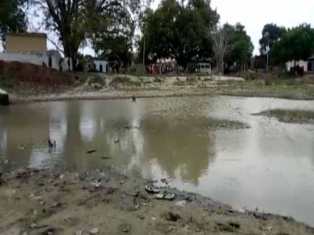 शिक्षकों की लापरवाही से तालाब किनारे खेल रहे तीन बच्चों की डूबने से मौत