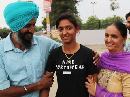 महिला क्रिकेटर हरमनप्रीत कौर नहीं करेगीं पंजाब पुलिस में नौकरी, परिवार का दावा