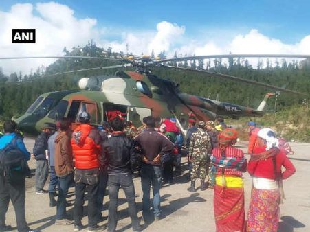 हिल्‍सा से निकाले गए 250 तीर्थयात्री, चार्टर्ड हेलीकॉप्‍टरों की ली जा रही मदद