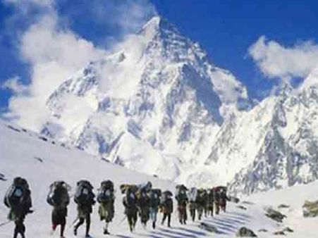 एक श्रद्धालु की मौत के बाद सैंकड़ों मानसरोवर यात्रियों के लिए बॉर्डर पर रेस्क्यू ऑपरेशन तेज