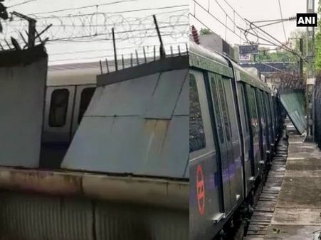 मेट्रो ट्रेन पर गिरी रेलिंग वॉल, इस रूट पर सर्विस हुई प्रभावित