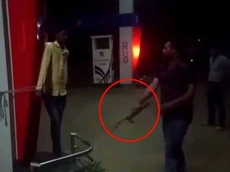 MP: बिना बताए छुट्टी पर जाने की दलित युवक को मिली सजा, मालिक ने कोड़ों से पीटा