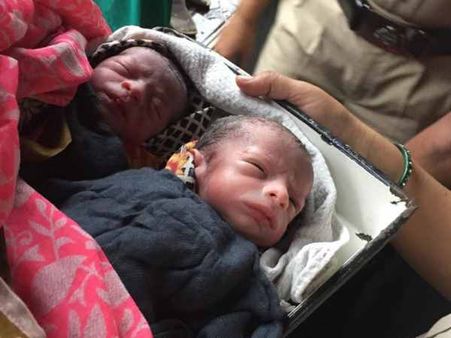 मुंबई: महिला ने विशाखापट्टनम एक्सप्रेस के अंदर दिया जुड़वा बच्चों को जन्म