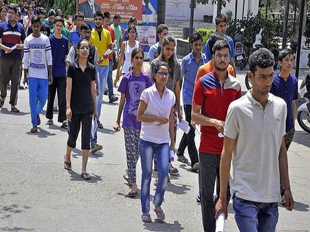 NEET 2018: स्टूडेंट्स को मिलेंगे 196 अंकों के ग्रेस मार्क्स, मद्रास हाईकोर्ट का CBSE को निर्देश