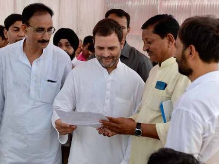 राहुल के आश्वासन से संतुष्ट नहीं दिख रहे अमेठी वाले, जनता दरबार में दिखी नाराजगी