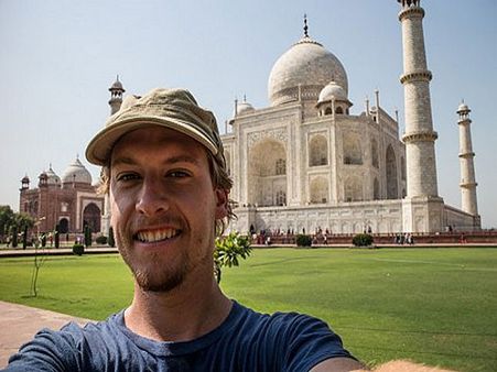 ऐतिहासिक इमारतों की फोटो लेने पर लगी पाबंदी हटी, पीएम मोदी ने उठाए थे सवाल