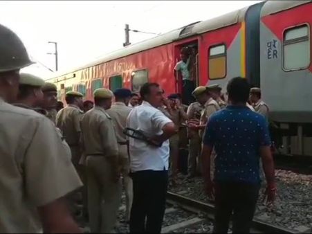 हावड़ा-नई दिल्ली राजधानी एक्सप्रेस में बम की सूचना से हड़कंप