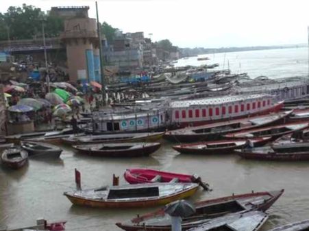 वाराणसी: इस कारण बदला गंगा आरती का स्थान, कई घाटों से संपर्क टूटा