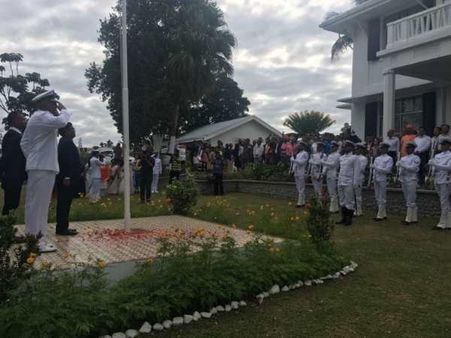 Independence Day: फिजी में सूरज की पहली किरण के साथ लहराया तिरंगा