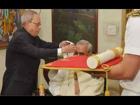 PIC: जब अटल को भारत रत्न देने उनके घर खुद गए थे राष्ट्रपति प्रणब मुखर्जी