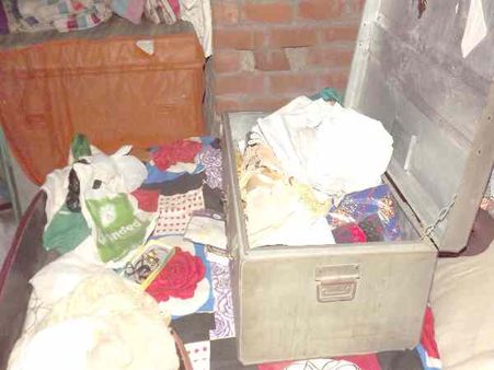 यूपी: गन प्वाइंट पर महिला और बच्चों को बनाया बंधक, फिर घर में किया ऐसा कांड