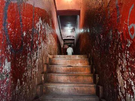 दो पत्नियों के बीच झगड़े से तंग पति दूसरी पत्नी को जीबी रोड पर बेचने पहुंचा, गिरफ्तार