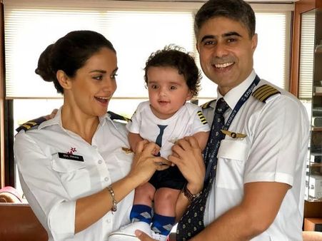 VIRAL: बेटे निहाल संग गुल पनाग ने शेयर की पहली फोटो, पायलट की यूनिफॉर्म में दिखा पूरा परिवार