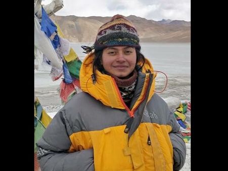 कंचनजंगा पर चढ़ाई कर 22 साल की शीतल ने रचा इतिहास, बनी सबसे कम उम्र की महिला पर्वतारोही