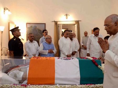 अटल बिहारी वाजपेयी को श्रद्धांजलि देने आज भारत पहुंचे भूटान के राजा और पाकिस्‍तान के मंत्री, रूस के राष्‍ट्रपति पुतिन ने भी जताया शोक