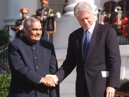 कारगिल की जंग के समय अटल बिहारी वाजपेयी ने अमेरिका से कहा विश्‍व के नक्शे से गायब हो जायेगा पाकिस्‍तान!