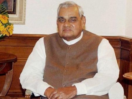 जिस दोस्त को इस्तीफा देने से रोका था, उसके तीन दिन बाद चल दिए अटल जी