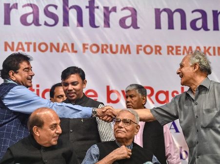 यशवंत और शौरी का पीएम मोदी पर हमला, कहा- मंत्री कुछ नहीं कर पा रहे, PMO लेता है सारे फैसले