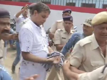 मुजफ्फरपुर शेल्टर होम केस: मुख्य आरोपी ब्रजेश ठाकुर पर कोर्ट परिसर में महिला ने फेंकी स्याही