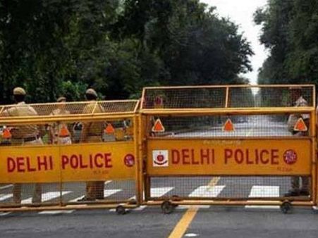 दिल्ली: वसंत कुंज में बच्ची से रेप के बाद बवाल, पथराव में 11 पुलिसकर्मी घायल