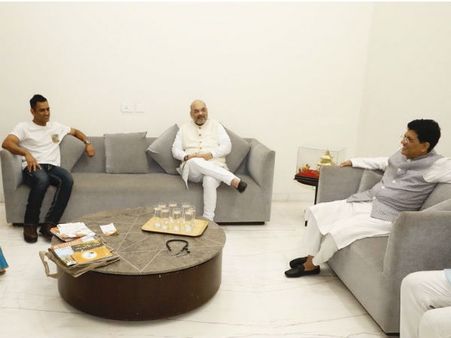 टीम इंडिया के पूर्व कप्तान महेंद्र सिंह धोनी से मिले अमित शाह, ट्वीट कर दी ये जानकारी