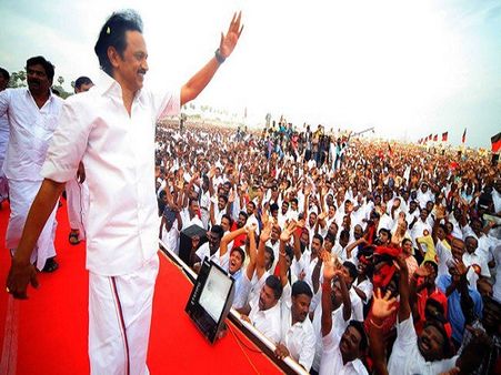 DMK के अध्यक्ष चुने गए एमके स्टालिन, तमिलनाडु की राजनीति में हुआ पीढ़ी परिवर्तन