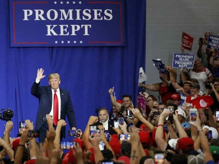 डोनाल्‍ड ट्रंप ने माना हिलेरी क्लिंटन के बारे में जानकारी हासिल करने के लिए बेटे ने की थी रूसी वकील से मुलाकात