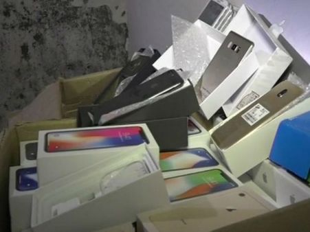 गुजरात पुलिस की बड़ी कार्रवाई, 24 लाख के डुप्लीकेट मोबाइल फोन पकड़े