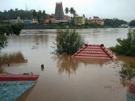 कर्नाटक में बाढ़ जैसे हालात, 6 लोगों की मौत, हजारों घर बर्बाद