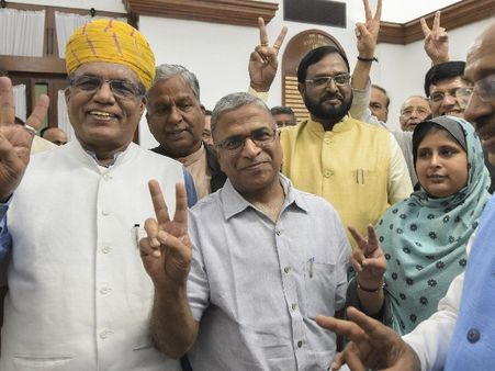 NDA के हरिवंश बने राज्यसभा के उपसभापति, जानिए उनके बारे में सब कुछ