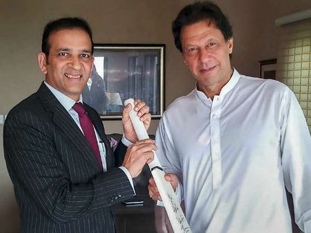 छूट नहीं रहा है पाकिस्‍तान के नए पीएम इमरान से कश्‍मीर का मोह, उच्‍चायुक्‍त के साथ मुलाकात में किया जिक्र