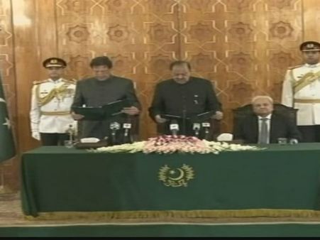 VIDEO: जब शपथ ग्रहण के दौरान पाकिस्‍तान के नए पीएम इमरान खान को कहना पड़ा Sorry