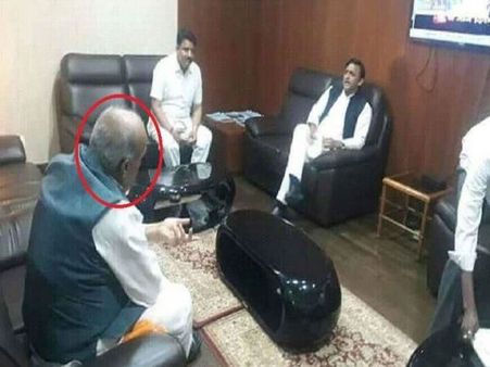 लोकसभा चुनाव के पहले अखिलेश यादव के संपर्क में भाजपा का ये बड़ा नेता, पार्टी से टूटकर हो सकता है अलग
