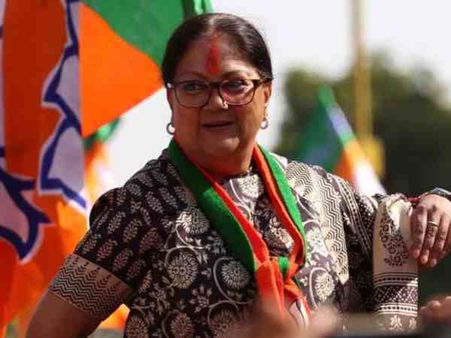 वसुंधरा राजे के काफिले पर पथराव करने वाले 17 गिरफ्तार 55 पर मामला दर्ज, राजनीति तेज