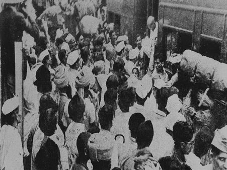 पीएम मोदी ने शेयर किए दस्तावेज, जब भारत छोड़ो आंदोलन ने हिला दी थी ब्रिटिश हुकूमत की जड़ें