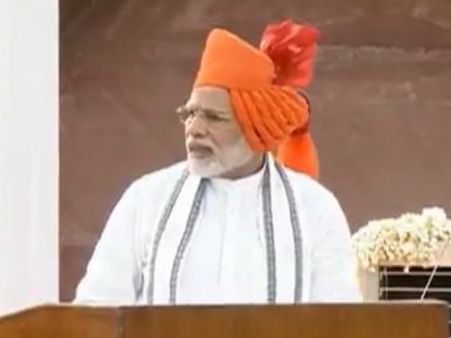 Indian independence day: मोदी ने कांग्रेस राज पर साधा निशाना, याद दिलाई 2013 की रफ्तार