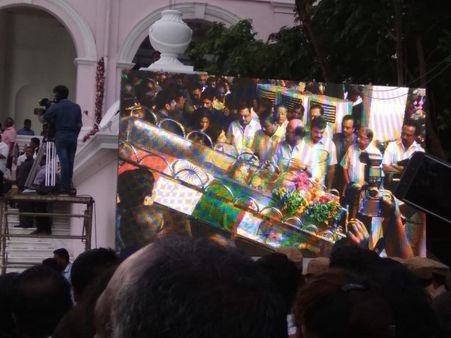 क्यों जलाने के बजाय दफनाया जाएगा Karunanidhi का पार्थिव शरीर?