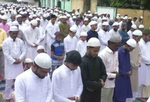 कानपुर: ड्रोन की निगरानी में करीब 3 लाख लोगों ने अदा की नमाज, चप्पे चप्पे पर मौजूद थी खाकी