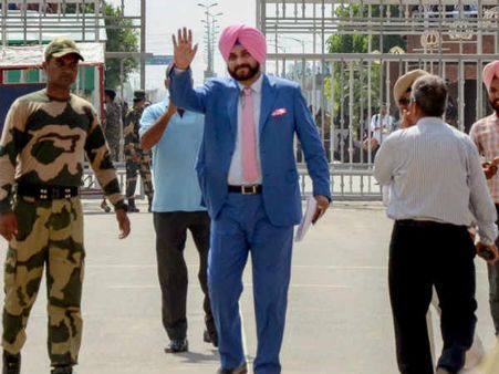 इमरान खान के शपथ ग्रहण समारोह से पहले वाजपेयी के अंदाज में बोले नवजोत सिंह सिद्धू