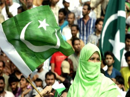 पाकिस्तान: पंजाब प्रांत में अश्लील फिल्म के पोस्टर लगाने पर प्रतिबंध