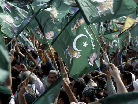 पेशावर हाई कोर्ट में वकील ने दायर की याचिका, कहा PML-N से हटाया जाए नवाज का नाम