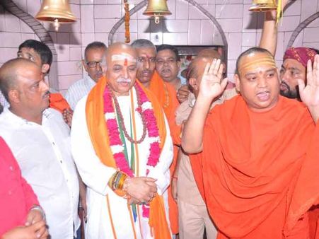 प्रवीण तोगड़िया ने BJP पर बोला हमला, कहा-बनना था राम मंदिर का वकील, बन गए तीन तलाक के वकील