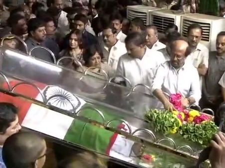 Karunanidhi का निधन: रजनीकांत ने कहा, 'यह मेरी जिंदगी का काला दिन'