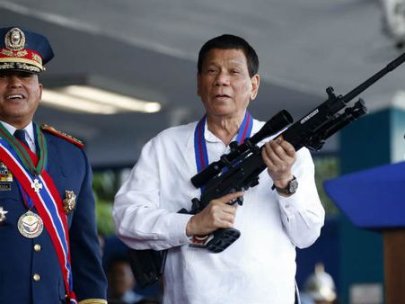 फिलीपींस के राष्‍ट्रपति दुर्तेते ने धौंस दिखाने पर लगाई अमेरिका को फटकार, बोले आप कौन होते हैं हमें धमकाने वाले