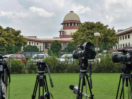 सुप्रीम कोर्ट में जम्‍मू कश्‍मीर में लागू धारा 35A पर सुनवाई टाली, अब 27 अगस्‍त के बाद होगा कोई फैसला