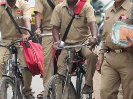 चपरासी की नौकरी के लिए पीएचडी और MBA पास 30 हजार युवकों ने किया आवेदन