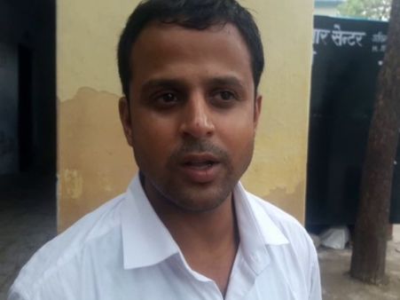 कोर्ट रूम में सवाल पूछने पर गुस्साए सिपाही ने जज के सामने वकील को जड़ा थप्पड़